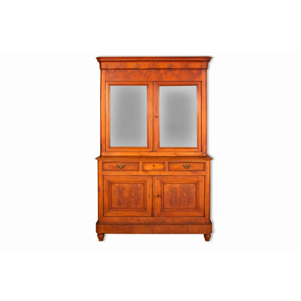 antique-showcases-charm-of-the-past